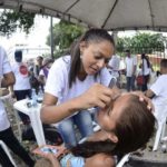 Moradores de rua recebem atividades sociais em ação solidária